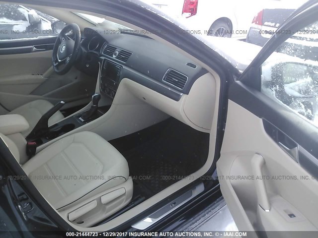 1VWDT7A35HC036610 - 2017 VOLKSWAGEN PASSAT R-LINE Qara foto 5