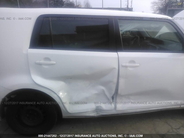 JTLZE4FEXEJ056049 - 2014 TOYOTA SCION XB WHITE photo 6