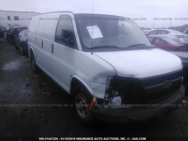 1GCFG15X331215744 - 2003 CHEVROLET EXPRESS G1500  WHITE photo 1