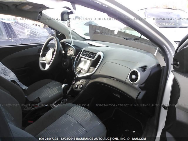 1G1JB5SH8H4141720 - 2017 CHEVROLET SONIC LS 银色 照片 5