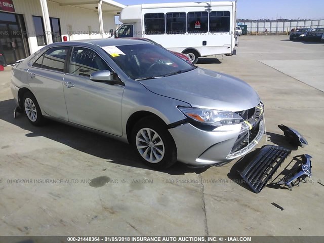 4T1BF1FK1HU731669 - 2017 TOYOTA CAMRY LE/XLE/SE/XSE SILVER photo 1