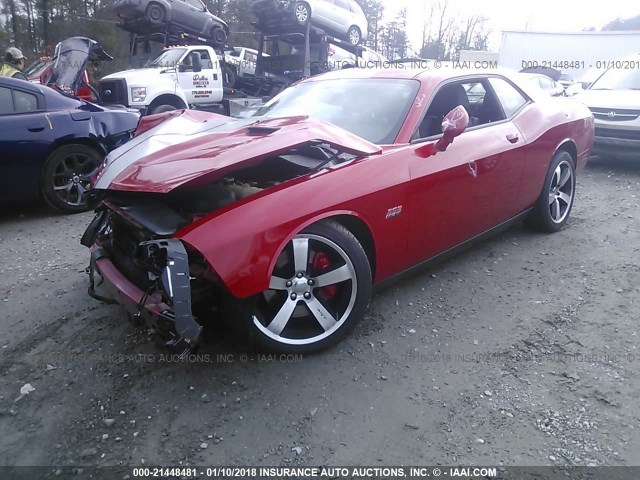 2C3CDYCJ4DH615399 - 2013 DODGE CHALLENGER SRT-8 RED photo 2