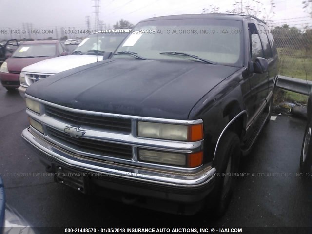 1GNEK13R8WJ348820 - 1998 CHEVROLET TAHOE K1500 BLACK photo 2