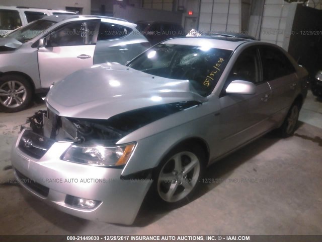 5NPEU46F97H237600 - 2007 HYUNDAI SONATA SE/LIMITED SILVER photo 2