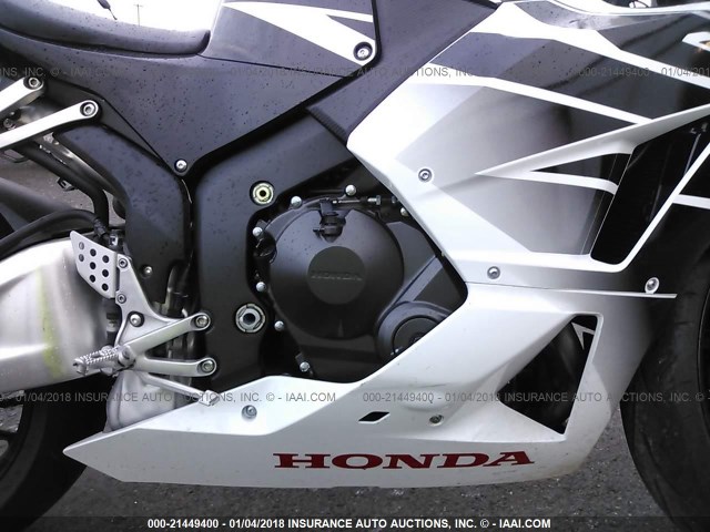 JH2PC40J3GK200091 - 2016 HONDA CBR600 RR WHITE photo 8