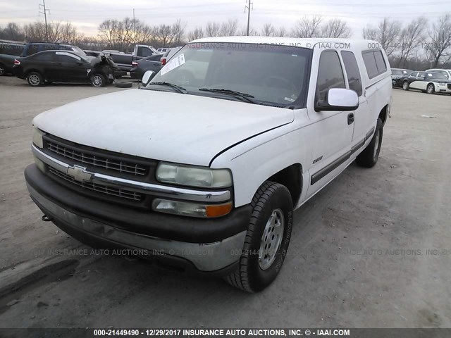 1GCEK19T72E205288 - 2002 CHEVROLET SILVERADO K1500 WHITE photo 2