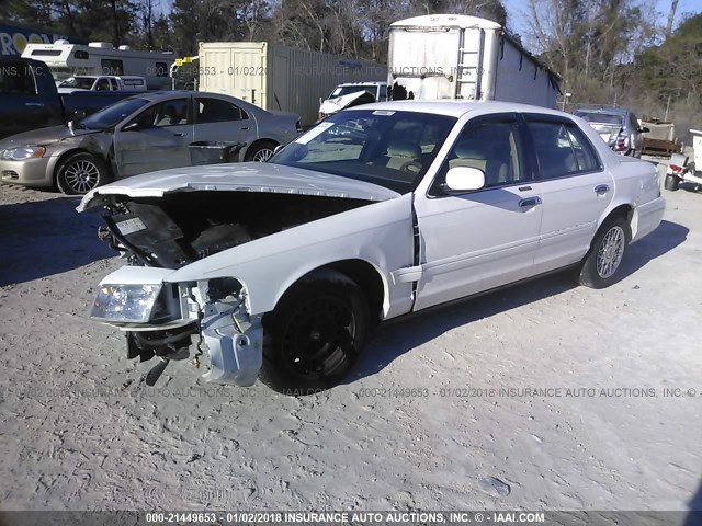 2FAFP74W3WX183777 - 1998 FORD CROWN VICTORIA LX WHITE photo 2