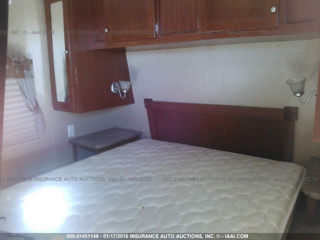 4V0TC3122AA010004 - 2010 ZINGER CROSSROADS TRAVEL TRAILER  WHITE photo 5