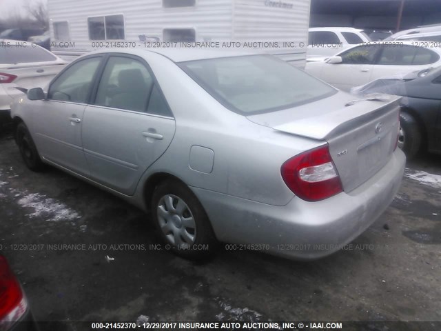 4T1BE32K13U773546 - 2003 TOYOTA CAMRY LE/XLE/SE SILVER photo 3