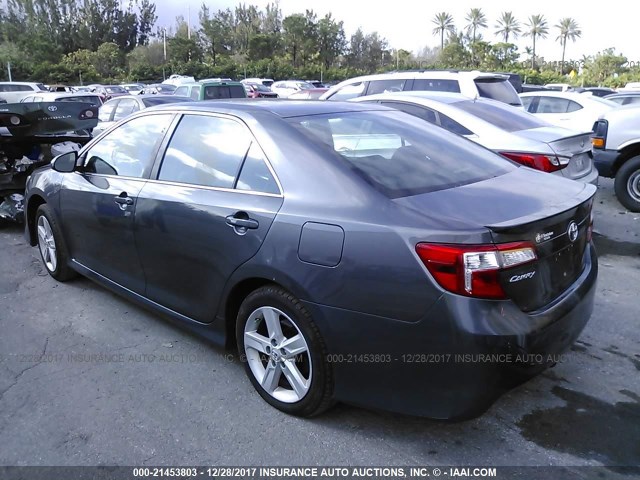 4T1BF1FK4DU687368 - 2013 TOYOTA CAMRY L/SE/LE/XLE GRAY photo 3