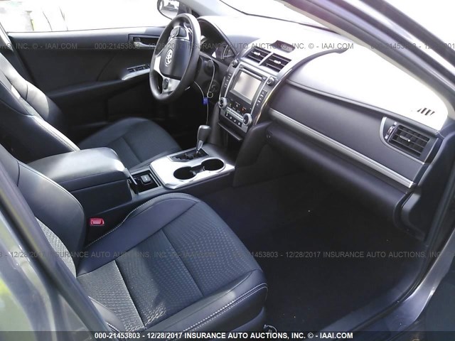 4T1BF1FK4DU687368 - 2013 TOYOTA CAMRY L/SE/LE/XLE GRAY photo 5