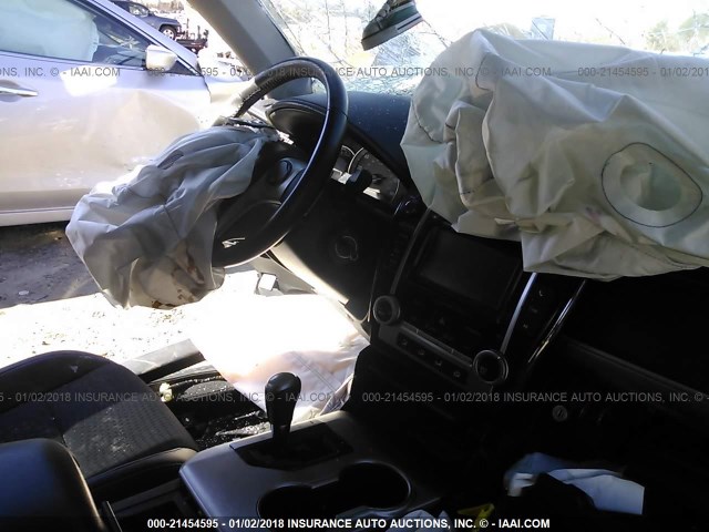 4T1BF1FKXCU191263 - 2012 TOYOTA CAMRY SE/LE/XLE GRAY photo 5