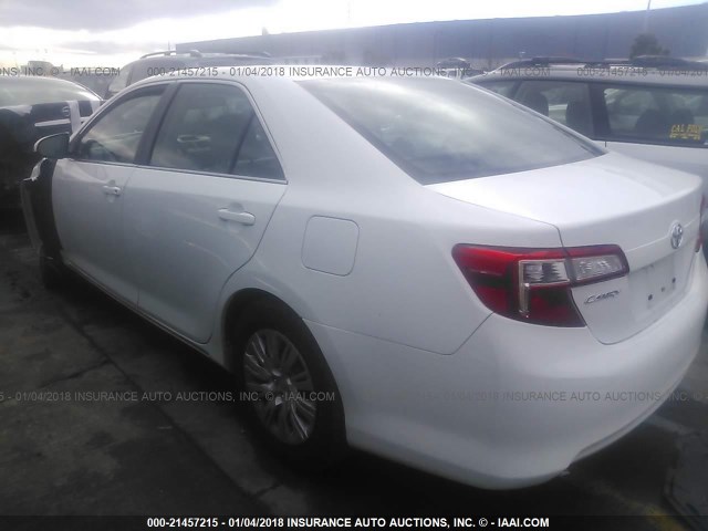 4T4BF1FK9ER376266 - 2014 TOYOTA CAMRY L/SE/LE/XLE WHITE photo 3