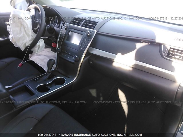 4T1BF1FK0HU444775 - 2017 TOYOTA CAMRY LE/XLE/SE/XSE Dark Blue photo 5