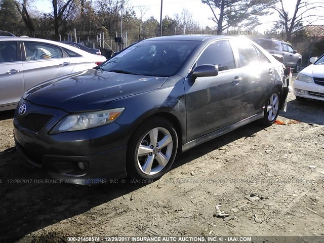 4T1BF3EK7BU230743 - 2011 TOYOTA CAMRY SE/LE/XLE Серый фото 2
