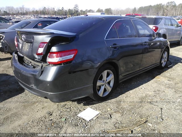 4T1BF3EK7BU230743 - 2011 TOYOTA CAMRY SE/LE/XLE GRAY photo 4