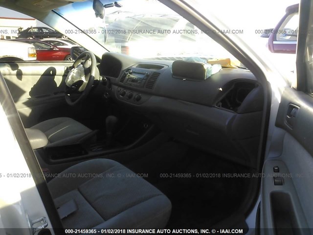 4T1BE32K43U246617 - 2003 TOYOTA CAMRY LE/XLE/SE 白色 照片 5