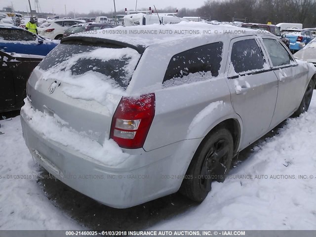 2D4FV47TX8H104296 - 2008 DODGE MAGNUM SILVER photo 4