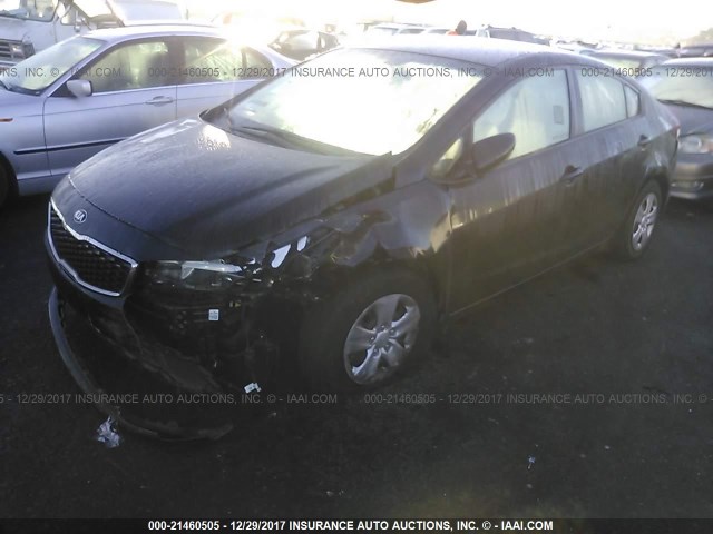 3KPFK4A77HE063767 - 2017 KIA FORTE LX BLACK photo 2