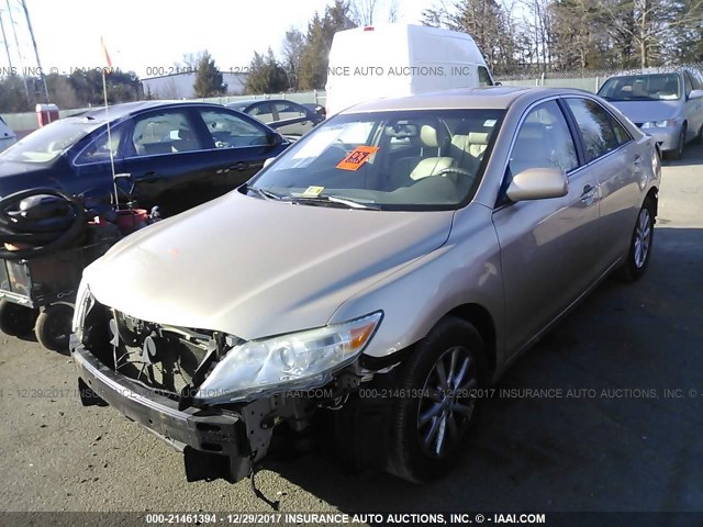 4T1BF3EK6BU617221 - 2011 TOYOTA CAMRY SE/LE/XLE GOLD photo 2