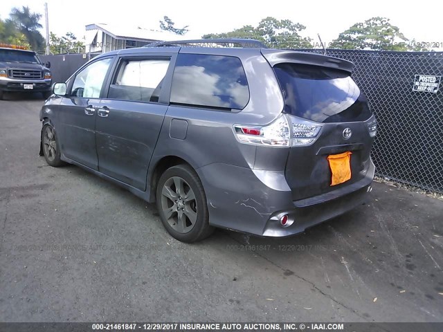 5TDXK3DC8GS716635 - 2016 TOYOTA SIENNA SE GRAY photo 3