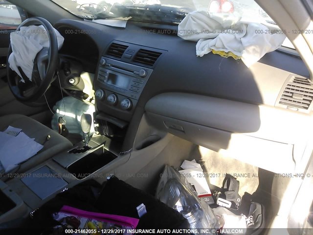 4T4BF3EK1BR150442 - 2011 TOYOTA CAMRY SE/LE/XLE GRAY photo 5