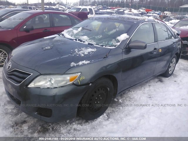 4T4BF3EK8AR015456 - 2010 TOYOTA CAMRY SE/LE/XLE GRAY photo 2