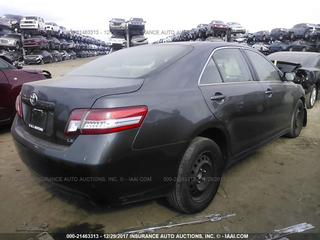 4T4BF3EK6BR163655 - 2011 TOYOTA CAMRY SE/LE/XLE ნაცრისფერი ფოტო 4