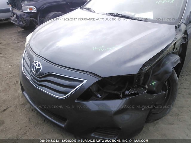 4T4BF3EK6BR163655 - 2011 TOYOTA CAMRY SE/LE/XLE ნაცრისფერი ფოტო 6