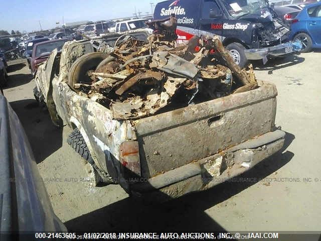 5TEWN72N7YZ687048 - 2000 TOYOTA TACOMA XTRACAB WHITE photo 3