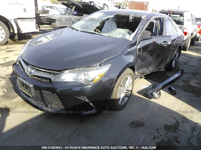 4T1BF1FK3GU552905 - 2016 TOYOTA CAMRY LE/XLE/SE/XSE BLACK photo 2