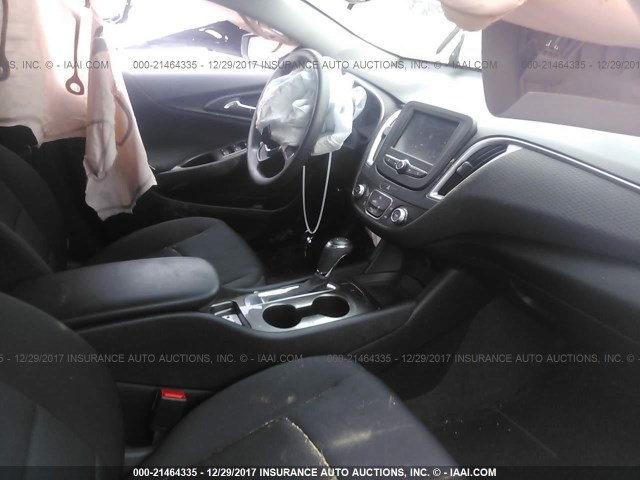 1G1ZB5ST8GF355195 - 2016 CHEVROLET MALIBU LS თეთრი ფოტო 5