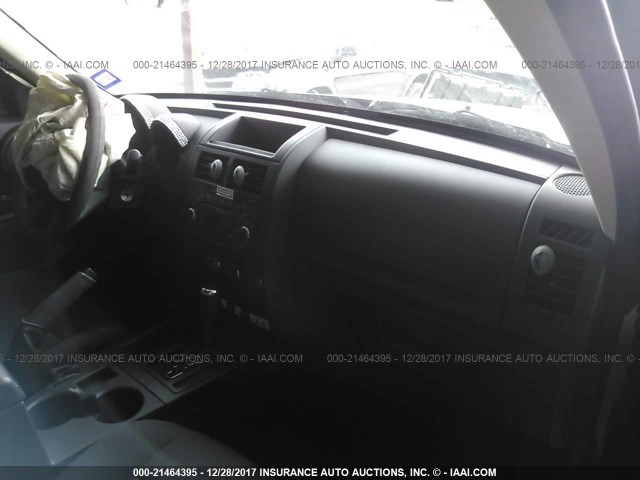 1D4PT2GK9BW500136 - 2011 DODGE NITRO SE BLACK photo 5