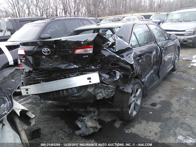 4T1BF1FK9CU196003 - 2012 TOYOTA CAMRY SE/LE/XLE BLACK photo 4