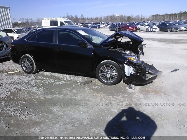 4T1BF1FK2HU400082 - 2017 TOYOTA CAMRY LE/XLE/SE/XSE Schwarz Foto 1