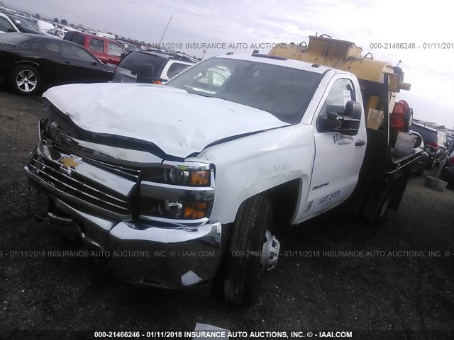 1GB3CYCG9FZ555890 - 2015 CHEVROLET SILVERADO C3500 WHITE photo 2