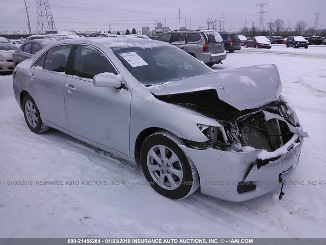 4T4BF3EKXBR193953 - 2011 TOYOTA CAMRY SE/LE/XLE SILVER photo 1