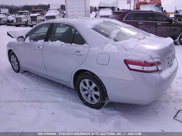 4T4BF3EKXBR193953 - 2011 TOYOTA CAMRY SE/LE/XLE SILVER photo 3