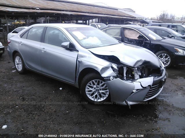4T1BF1FKXGU260958 - 2016 TOYOTA CAMRY LE/XLE/SE/XSE SILVER photo 1