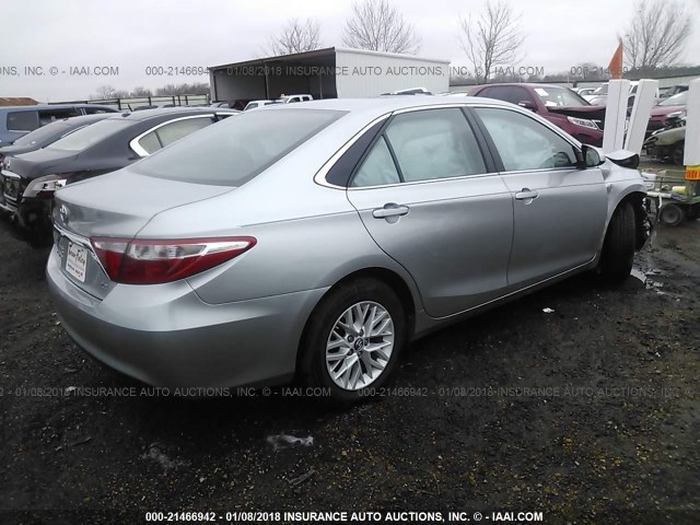 4T1BF1FKXGU260958 - 2016 TOYOTA CAMRY LE/XLE/SE/XSE SILVER photo 4