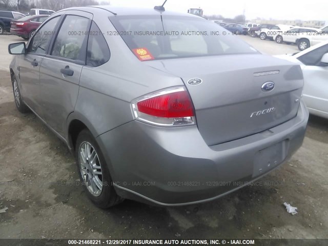 1FAHP35N08W134753 - 2008 FORD FOCUS SE/SEL/SES GRAY photo 3