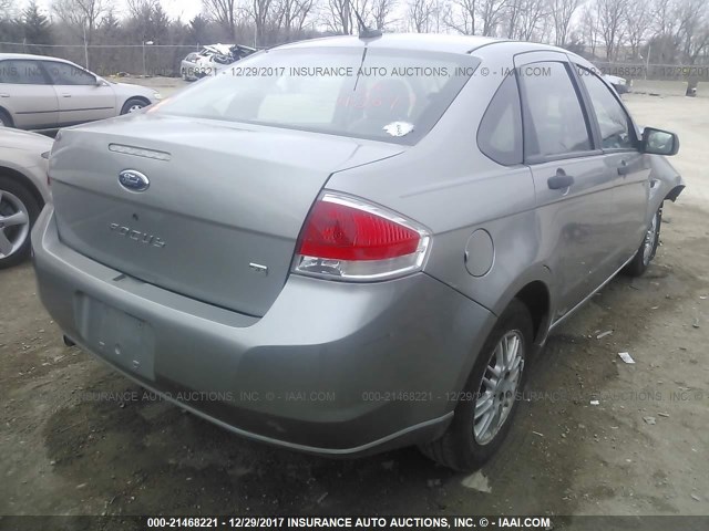 1FAHP35N08W134753 - 2008 FORD FOCUS SE/SEL/SES GRAY photo 4