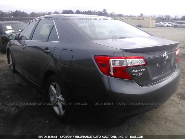 4T1BF1FKXDU696253 - 2013 TOYOTA CAMRY L/SE/LE/XLE GRAY photo 3