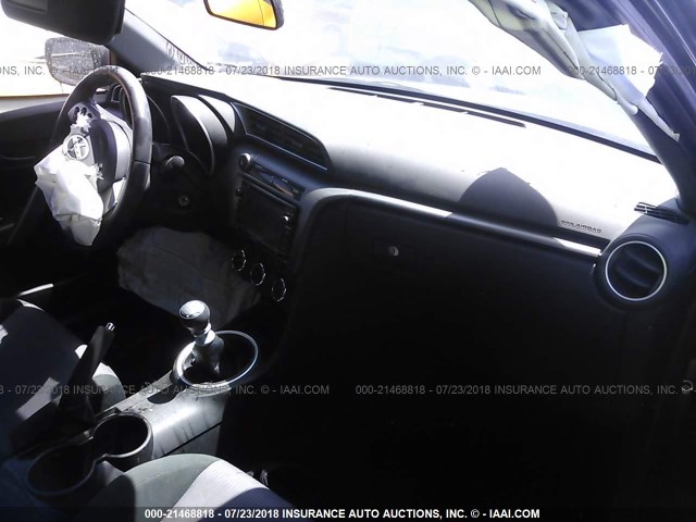 JTKJF5C79F3088829 - 2015 TOYOTA SCION TC 灰色 照片 5