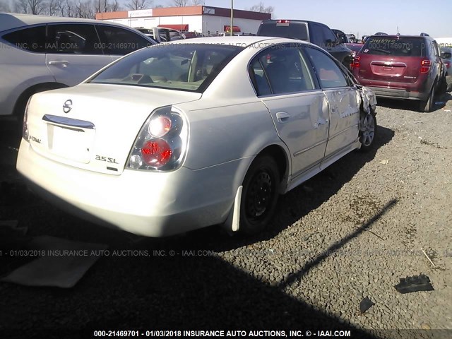 1N4BL11D25N903354 - 2005 NISSAN ALTIMA SE/SL/SE-R WHITE photo 4