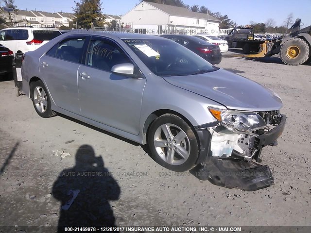 4T1BF1FK5CU181403 - 2012 TOYOTA CAMRY SE/LE/XLE ვერცხლისფერი ფოტო 1