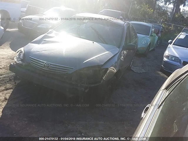 4T1BE32K65U944925 - 2005 TOYOTA CAMRY LE/XLE/SE ნაცრისფერი ფოტო 2