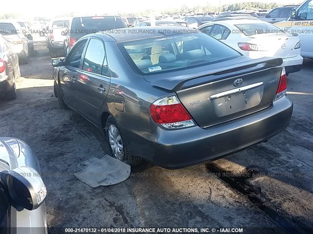 4T1BE32K65U944925 - 2005 TOYOTA CAMRY LE/XLE/SE ნაცრისფერი ფოტო 3