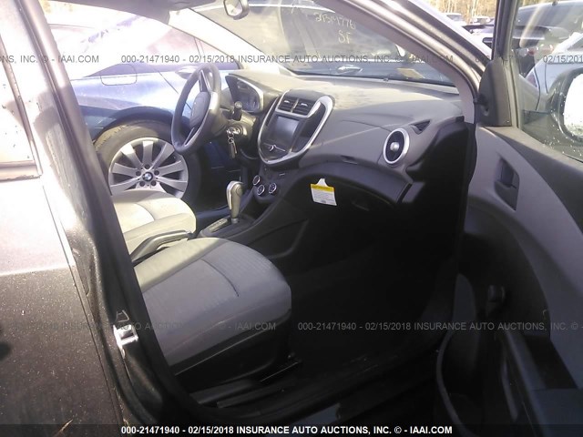 1G1JB5SH2H4141244 - 2017 CHEVROLET SONIC LS 灰色 照片 5