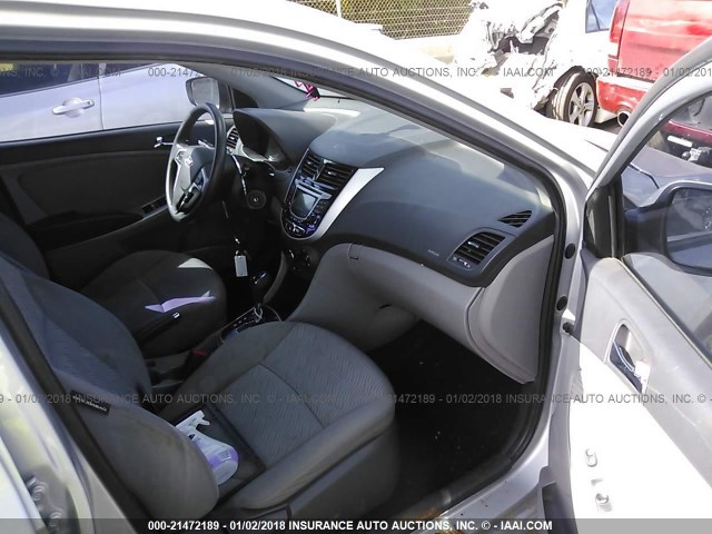 KMHCU4AE4DU444317 - 2013 HYUNDAI ACCENT GLS/SE SILVER photo 5